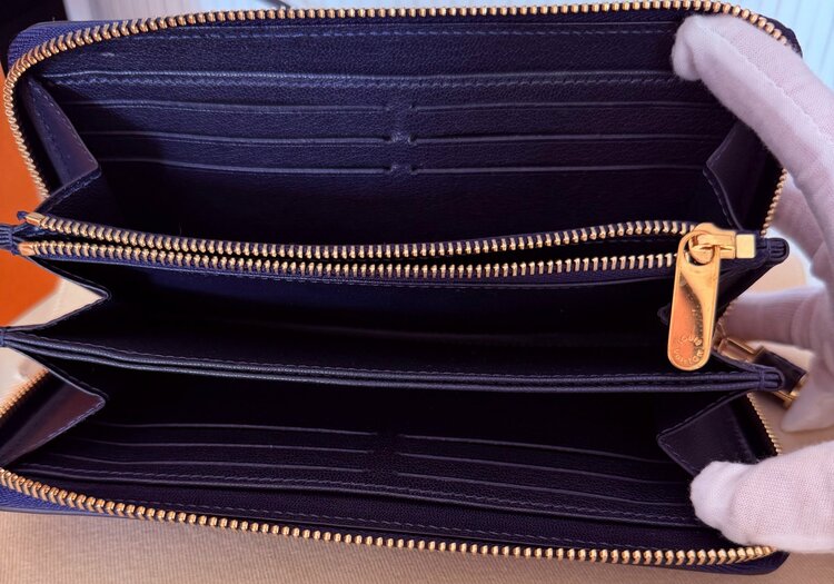 ジッピーウォレット ニロティカス（内側ゴートスキン） 紺色（ブランド財布・小物）の商品画像 - 査定依頼日：2026年3月17日 - 最高査定価格：100,000円