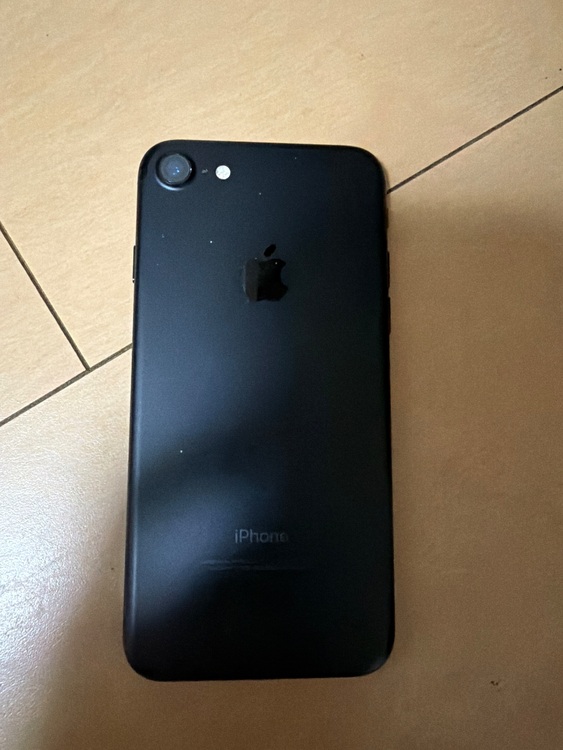 iPhone7（スマホ）の商品画像 - 査定依頼日：2025年11月17日 - 最高査定価格：6,000円