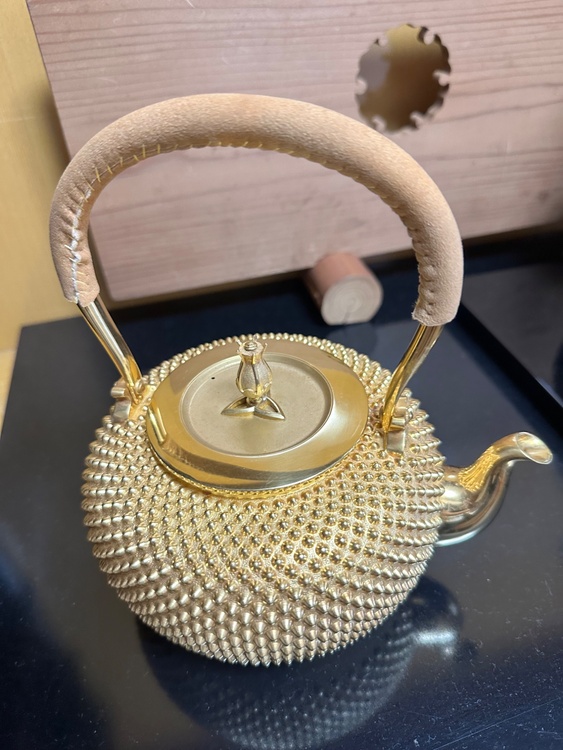 茶器　光南作　玉霰湯沸（金・貴金属）の商品画像 - 査定依頼日：2026年8月3日 - 最高査定価格：21,000,000円