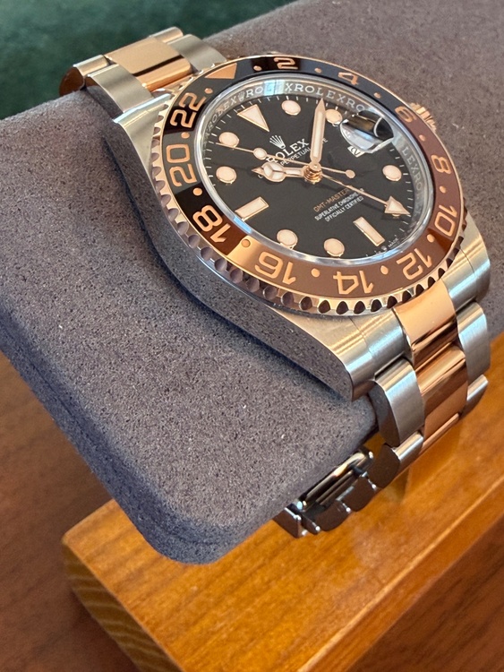 ロレックス GMTマスター 126711（高級時計）の商品画像 - 査定依頼日：2026年1月14日 - 最高査定価格：3,050,000円