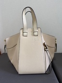 ロエベ　ハンモック　スモールサイズ（ブランドバッグ）の商品画像 - 査定依頼日：2026年4月19日 - 最高査定価格：100,000円