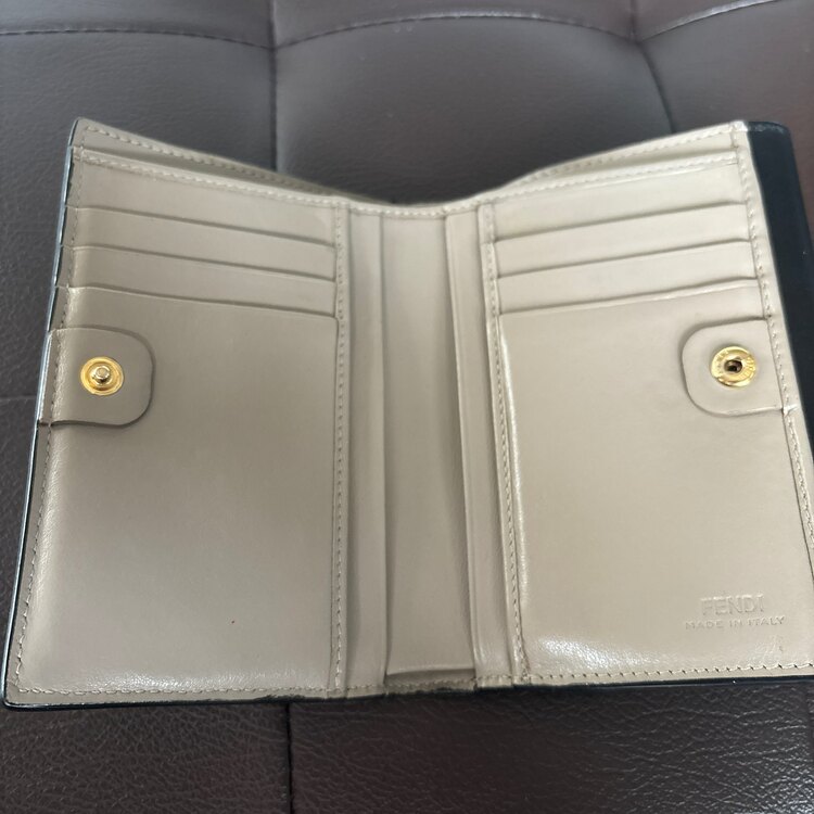 フェンディ  （ブランドバッグ）の商品画像 - 査定依頼日：2025年4月20日 - 最高査定価格：20,000円