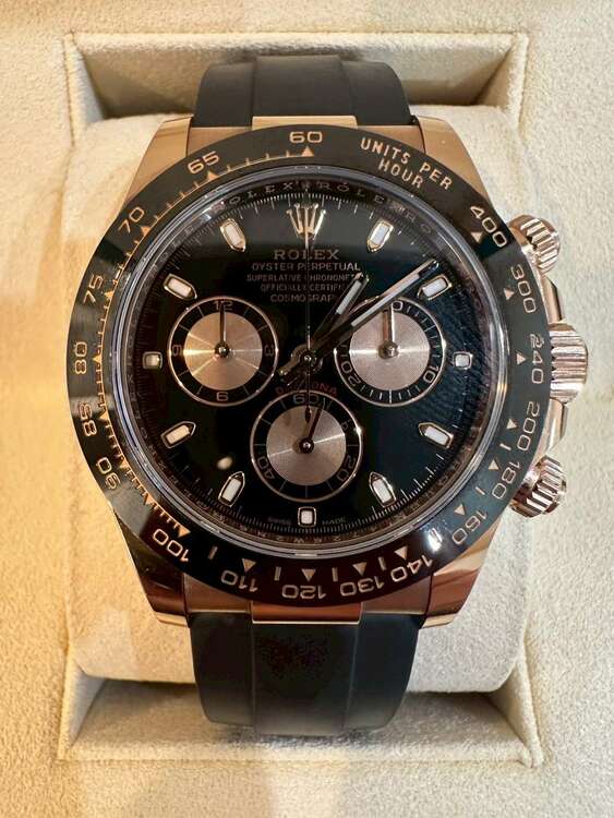 ロレックス コスモグラフ デイトナ ブラック × ピンク（高級時計）の商品画像 - 査定依頼日：2025年4月27日 - 最高査定価格：5,050,000円
