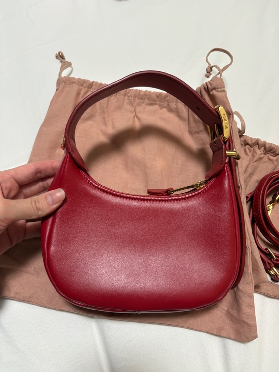 ミュウミュウ  （ブランドバッグ）の商品画像 - 査定依頼日：2025年12月20日 - 最高査定価格：170,000円