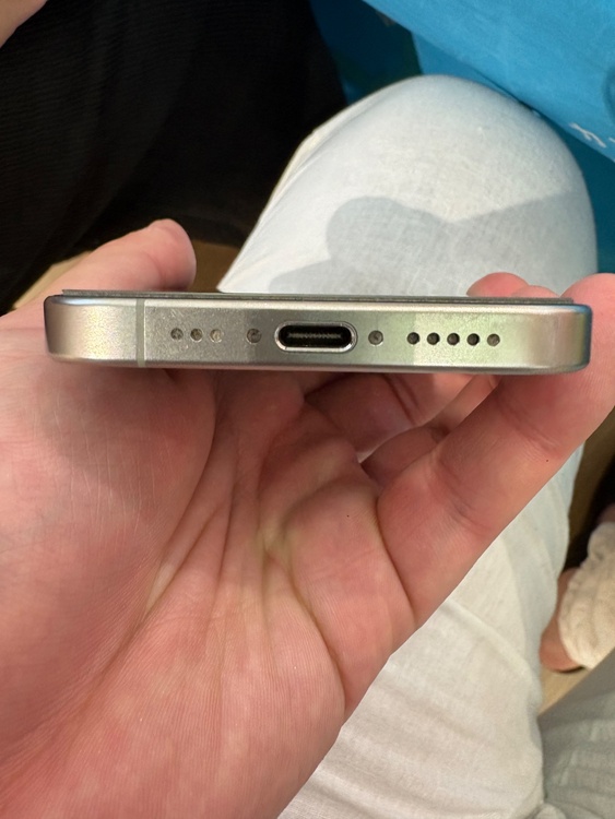 iPhone15pro ナチュラルチタニウム（スマホ）の商品画像 - 査定依頼日：2026年5月30日 - 最高査定価格：67,000円