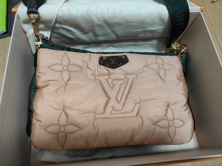 ピローシリーズ　ショルダー（ブランドバッグ）の商品画像 - 査定依頼日：2025年7月27日 - 最高査定価格：255,000円