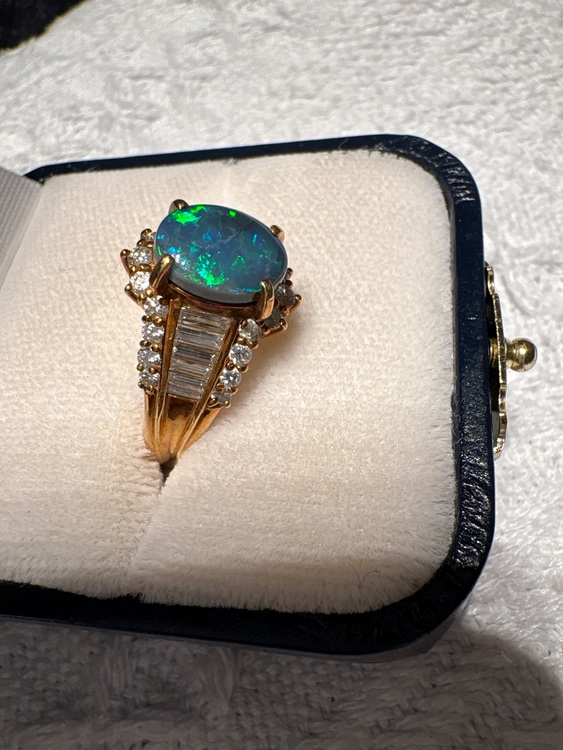 ブラックオパール（宝石）の商品画像 - 査定依頼日：2025年6月30日 - 最高査定価格：130,000円