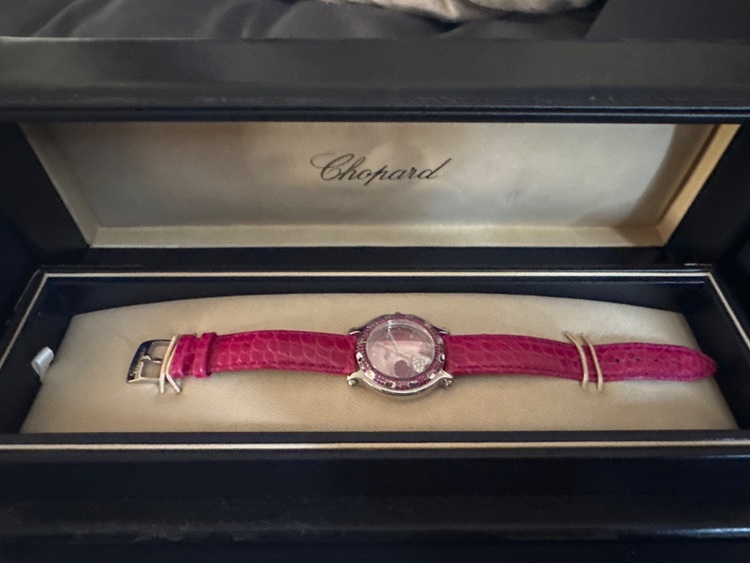 ショパール ハッピースポーツ （高級時計）の商品画像 - 査定依頼日：2025年8月18日 - 最高査定価格：330,000円
