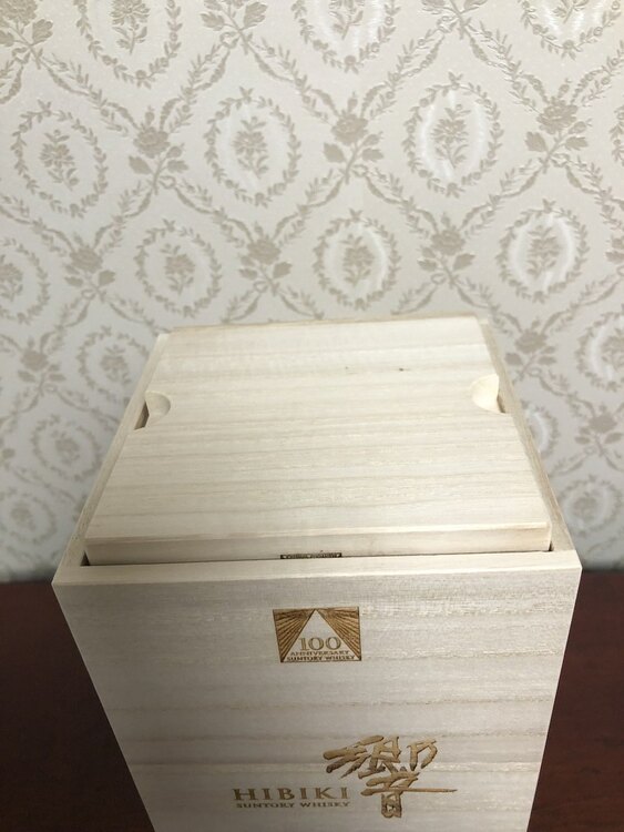 サントリー響100周年ボトル（お酒）の商品画像 - 査定依頼日：2025年1月28日 - 最高査定価格：67,000円