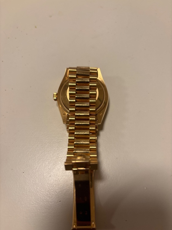 ロレックス デイデイト 128238（高級時計）の商品画像 - 査定依頼日：2025年6月10日 - 最高査定価格：4,500,000円