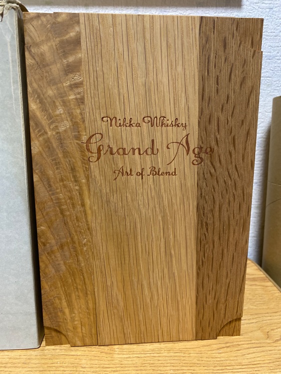 ニッカウイスキーグランドエイジ　660ml 45％（お酒）の商品画像 - 査定依頼日：2025年8月19日 - 最高査定価格：13,000円