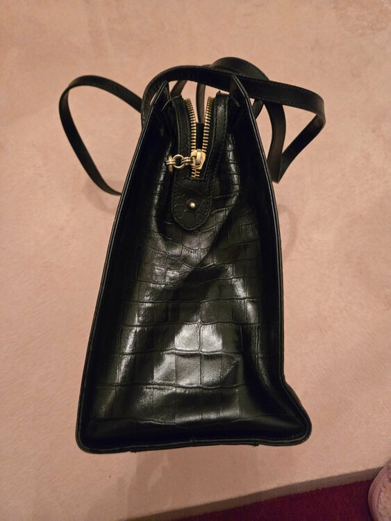 ガンチーニ　クロコ型押し黒（ブランドバッグ）の商品画像 - 査定依頼日：2026年4月7日 - 最高査定価格：10,000円