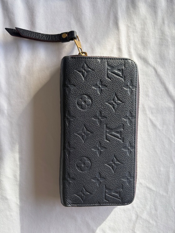 ジッピーウォレット（ブランド財布・小物）の商品画像 - 査定依頼日：2025年11月29日 - 最高査定価格：23,000円