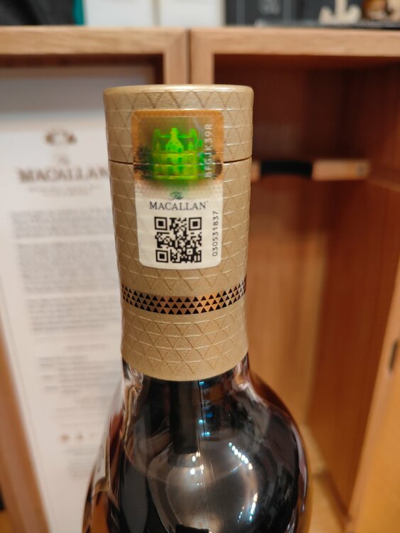 マッカラン25年2019瓶詰め（お酒）の商品画像 - 査定依頼日：2026年5月23日 - 最高査定価格：180,000円