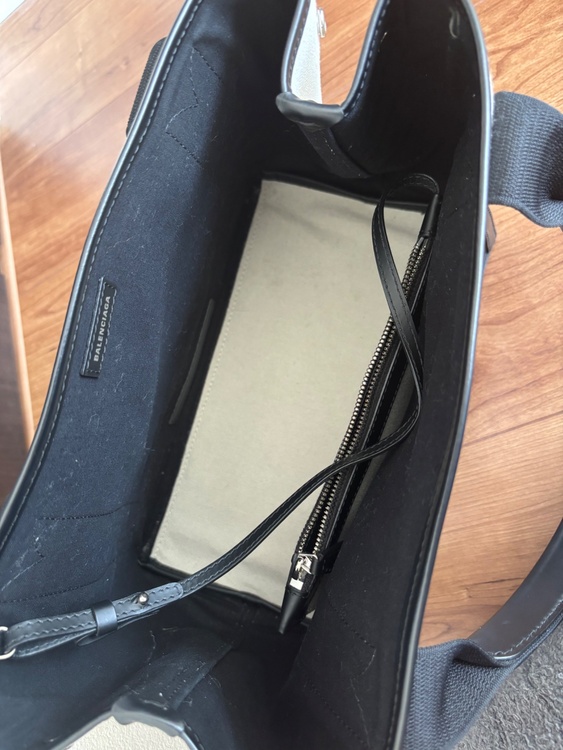 バレンシアガ  （ブランドバッグ）の商品画像 - 査定依頼日：2026年3月23日 - 最高査定価格：62,000円