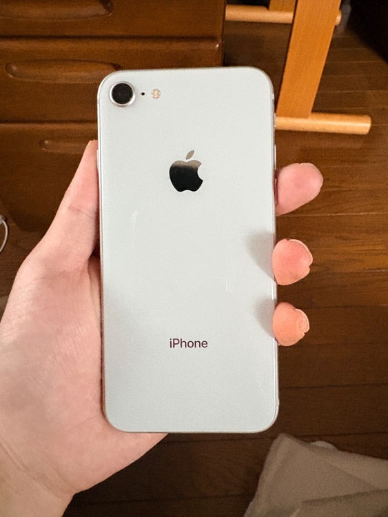 iPhone 8（スマホ）の商品画像 - 査定依頼日：2026年5月3日 - 最高査定価格：2,000円