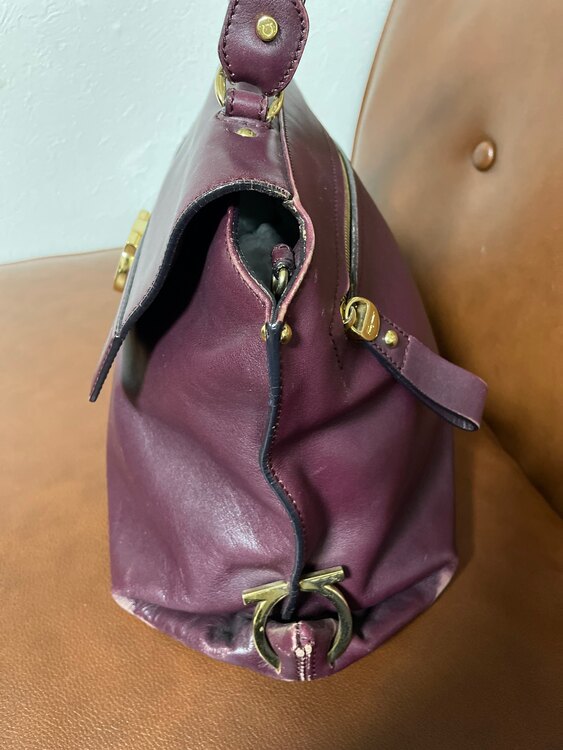 フェラガモ  （ブランドバッグ）の商品画像 - 査定依頼日：2025年5月24日 - 最高査定価格：5,000円