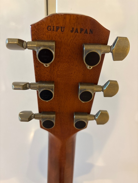 アコースティックギター（ピアノ・楽器・PA機材）の商品画像 - 査定依頼日：2026年7月18日 - 最高査定価格：20,000円
