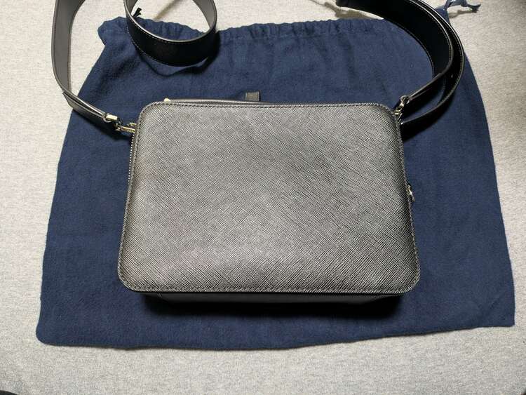 プラダショルダーバック（ブランドバッグ）の商品画像 - 査定依頼日：2025年3月11日 - 最高査定価格：180,000円