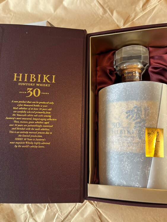 響30年（お酒）の商品画像 - 査定依頼日：2025年5月2日 - 最高査定価格：500,000円