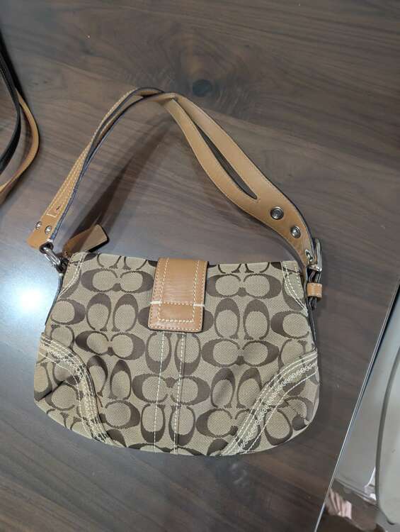 シャグーネソーホーフラッグショルダーバック（ブランドバッグ）の商品画像 - 査定依頼日：2025年5月11日 - 最高査定価格：3,000円