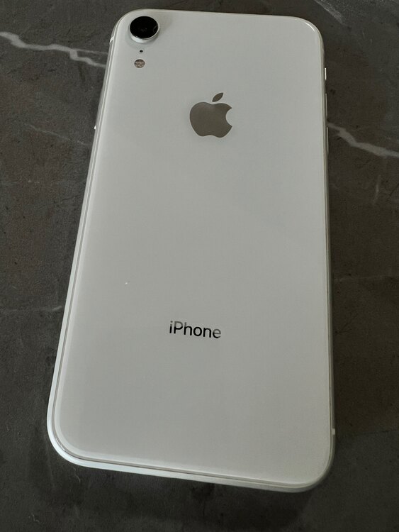 iPhoneXR 64GB 楽天モバイル（スマホ）の商品画像 - 査定依頼日：2025年5月21日 - 最高査定価格：15,000円