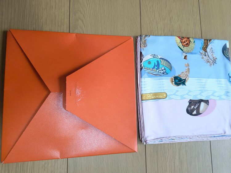 スカーフ（ブランド財布・小物）の商品画像 - 査定依頼日：2025年9月12日 - 最高査定価格：12,000円