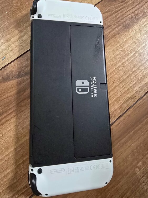 Switch有機el（ゲーム機本体・ゲームソフト）の商品画像 - 査定依頼日：2025年12月22日 - 最高査定価格：15,000円