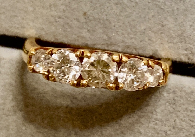 ダイヤモンドの指輪（宝石）の商品画像 - 査定依頼日：2025年7月15日 - 最高査定価格：100,000円