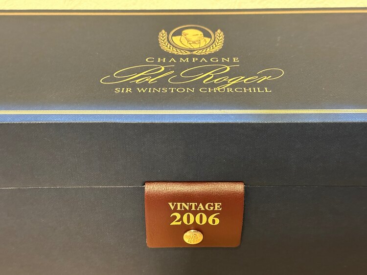 ポル・ロジェ　サー・ウインストン・チャーチル　2006（お酒）の商品画像 - 査定依頼日：2025年4月6日 - 最高査定価格：18,000円