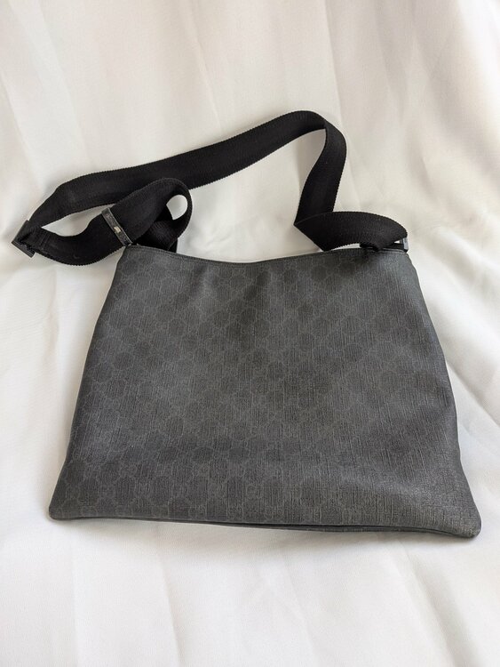  GUCCI GGスプリーム ショルダーバッグ　​【シリアルナンバー】 　（ブランドバッグ）の商品画像 - 査定依頼日：2026年1月31日 - 最高査定価格：30,000円