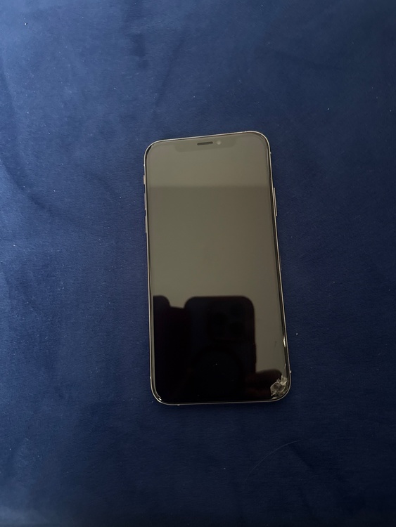 iPhone iPhoneXS 64GB au（スマホ）の商品画像 - 査定依頼日：2026年9月16日 - 最高査定価格：3,000円
