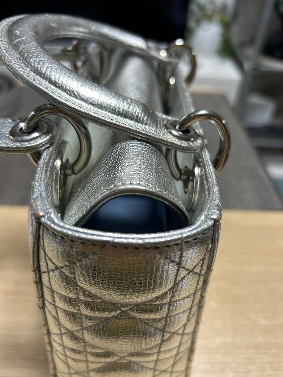 ディオール  （ブランドバッグ）の商品画像 - 査定依頼日：2025年4月21日 - 最高査定価格：300,000円