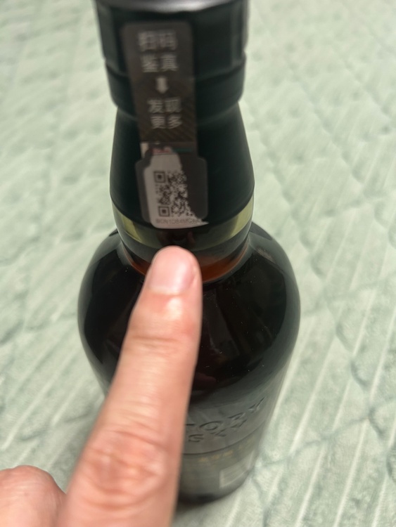 山崎18年　箱、ラベルスレあり。中国QRコードが綺麗に剥がれない。（お酒）の商品画像 - 査定依頼日：2026年9月8日 - 最高査定価格：50,000円