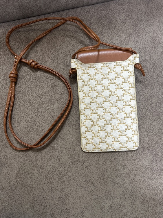 フォンポーチ（ブランド財布・小物）の商品画像 - 査定依頼日：2025年8月4日 - 最高査定価格：50,000円