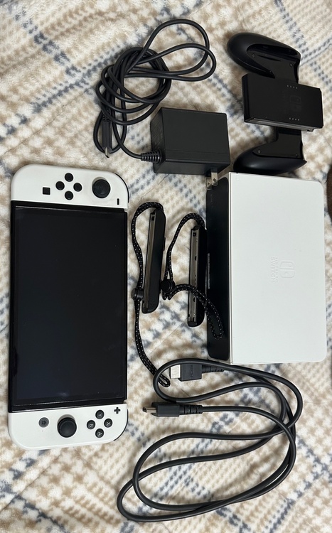 Nintendo Switch(有機ELモデル) Joy-Con(L)/(R) （ゲーム機本体・ゲームソフト）の商品画像 - 査定依頼日：2025年12月17日 - 最高査定価格：14,000円