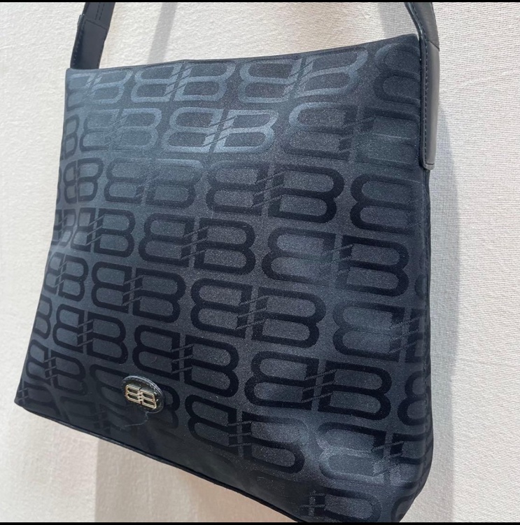 バレンシアガ  （ブランドバッグ）の商品画像 - 査定依頼日：2026年2月11日 - 最高査定価格：23,000円