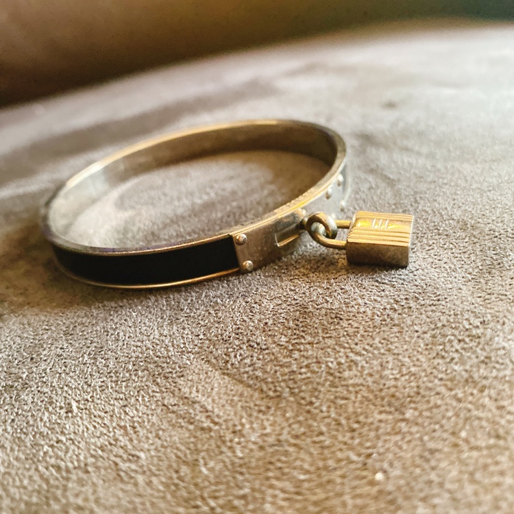エルメス ケリーバングル カデナ モチーフ ブレスレット メタル レディース H（ブランド財布・小物）の商品画像 - 査定依頼日：2026年5月10日 - 最高査定価格：100,000円