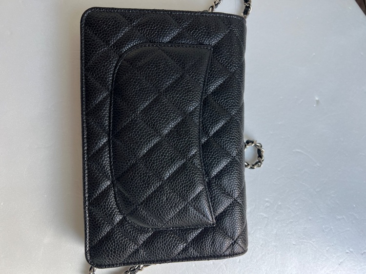 マトラッセル　キャビアスキンチェーンウォレット（ブランドバッグ）の商品画像 - 査定依頼日：2025年10月28日 - 最高査定価格：350,000円