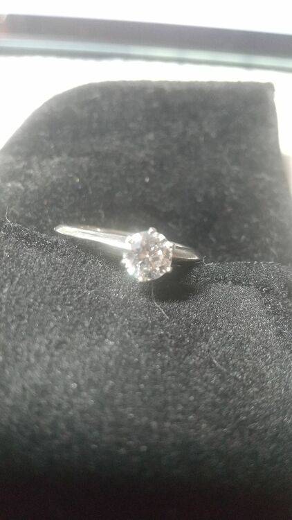 ティファニーダイヤモンド（金・貴金属）の商品画像 - 査定依頼日：2025年8月26日 - 最高査定価格：300,000円