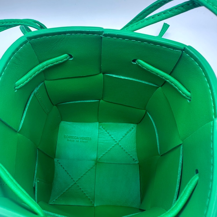 カセットミニ（ブランドバッグ）の商品画像 - 査定依頼日：2025年9月17日 - 最高査定価格：60,000円