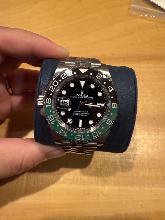 126720VTNR ステンレス　黒緑（高級時計）の商品画像 - 査定依頼日：2025年10月5日 - 最高査定価格：2,400,000円