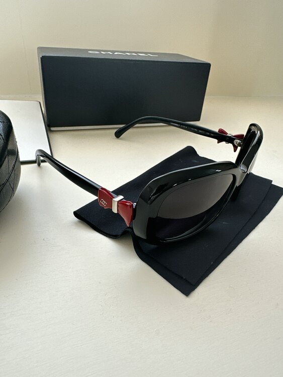 ？（ブランド財布・小物）の商品画像 - 査定依頼日：2024年11月17日 - 最高査定価格：10,000円