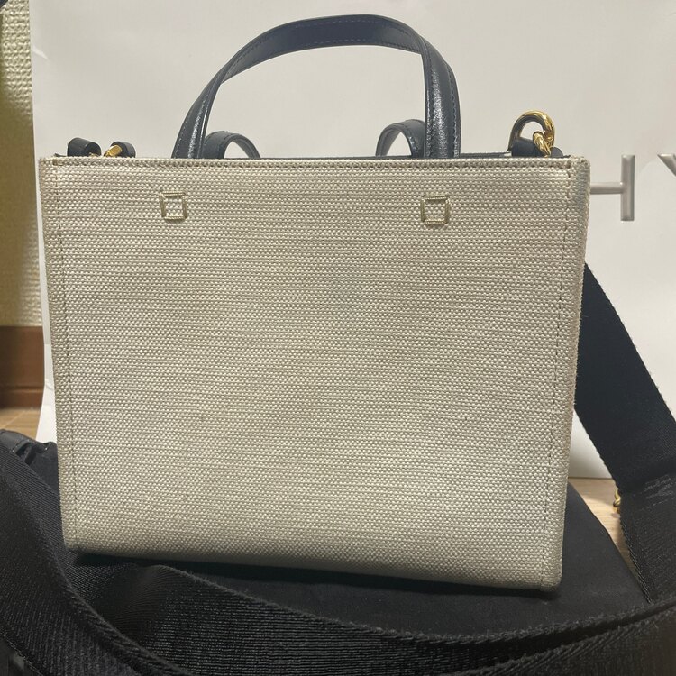 ジバンシィ  （ブランドバッグ）の商品画像 - 査定依頼日：2024年12月8日 - 最高査定価格：45,000円