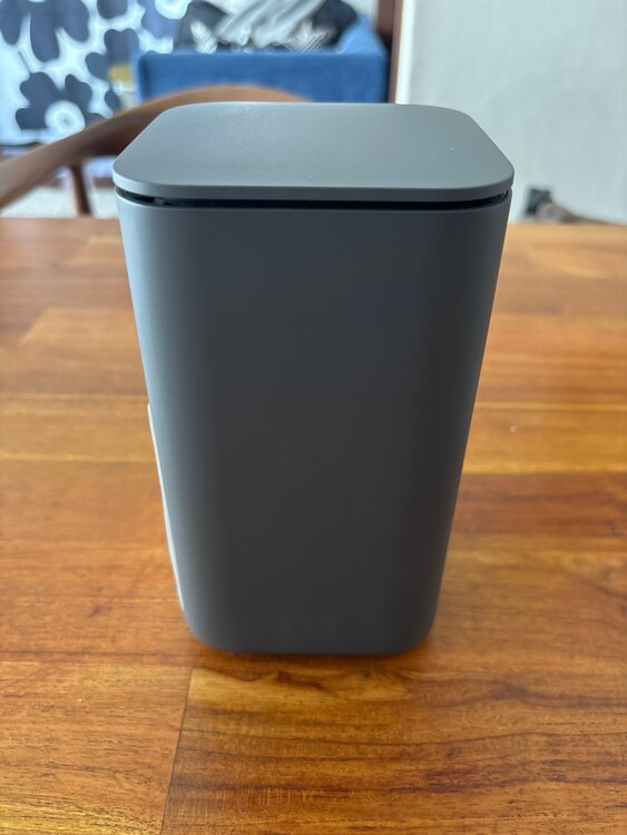 docomo home5G HR01 ダークグレー（家電）の商品画像 - 査定依頼日：2025年4月11日 - 最高査定価格：4,000円