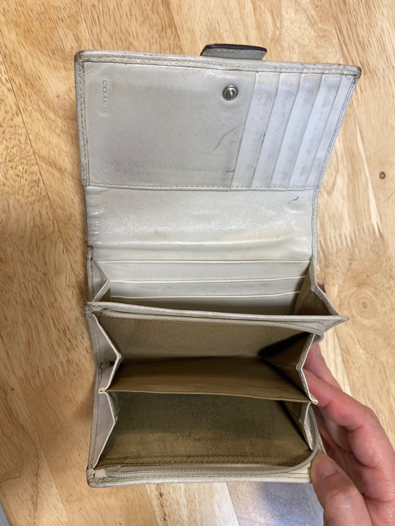 財布（ブランド財布・小物）の商品画像 - 査定依頼日：2026年4月4日 - 最高査定価格：2,000円