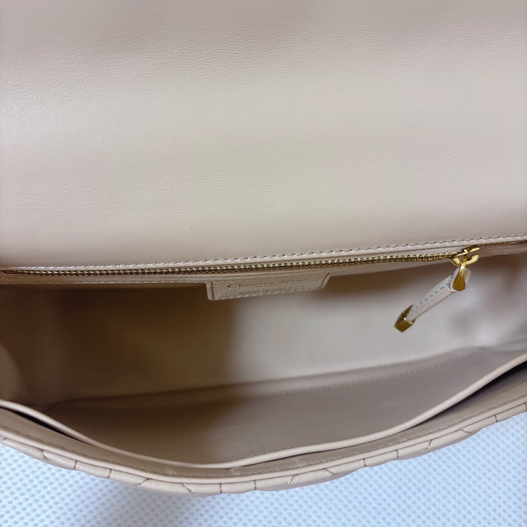 DIOR CARO ミディアム バッグ（ブランドバッグ）の商品画像 - 査定依頼日：2025年6月17日 - 最高査定価格：200,000円