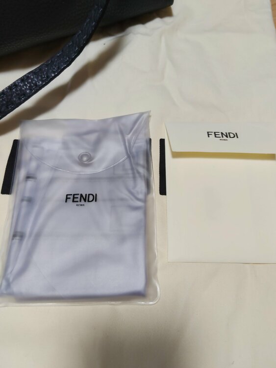 PEEKABOO REGULAR CUOIO ROMA BICOLORE（ブランドバッグ）の商品画像 - 査定依頼日：2026年10月1日 - 最高査定価格：220,000円