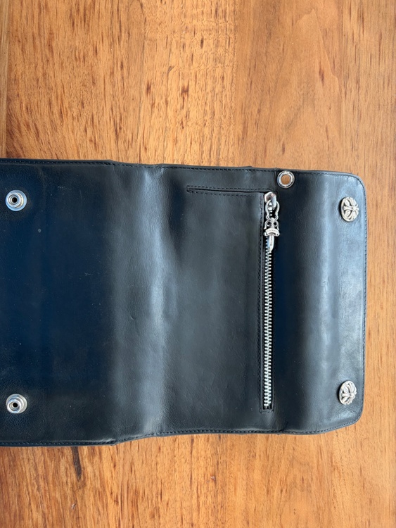 クロスボタンWAVEレザーウォレット（古着・ファッション）の商品画像 - 査定依頼日：2026年3月1日 - 最高査定価格：125,000円