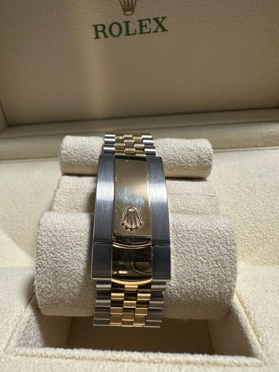 ロレックス デイトジャスト 126233g（高級時計）の商品画像 - 査定依頼日：2025年1月27日 - 最高査定価格：2,050,000円
